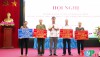Đảng uỷ, HĐND, UBND, UB MTTQ xã Đinh Xá tổ chức trao kinh phí hỗ trợ xây dựng nhà ở cho hộ gia đình người có công với cách mạng và hộ nghèo trên địa bàn xã