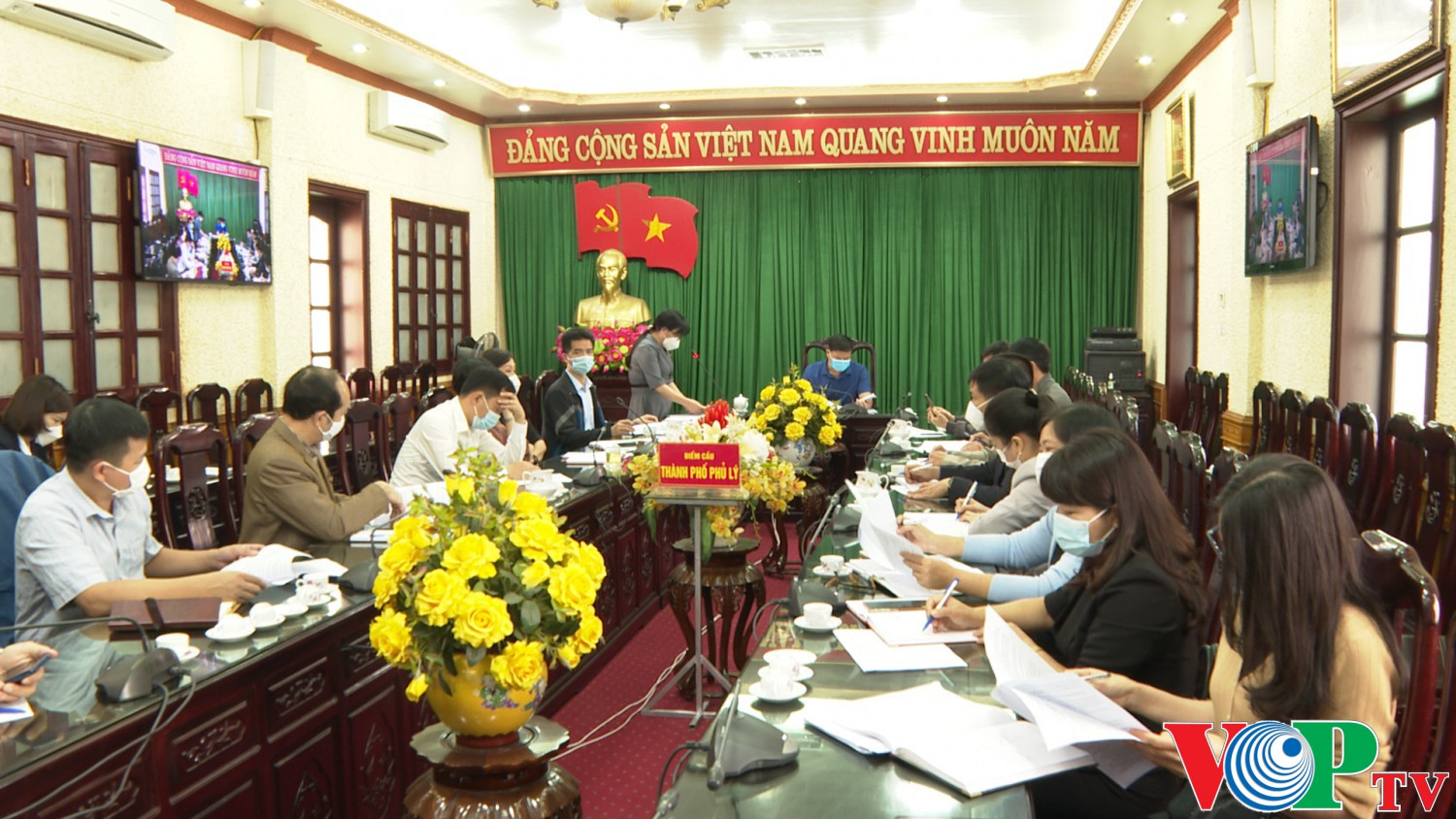 Hội nghị trực tuyến về công tác tiêm vắc xin phòng Covid-19 cho trẻ từ 12 đến 17 tuổi trên địa bàn Thành phố