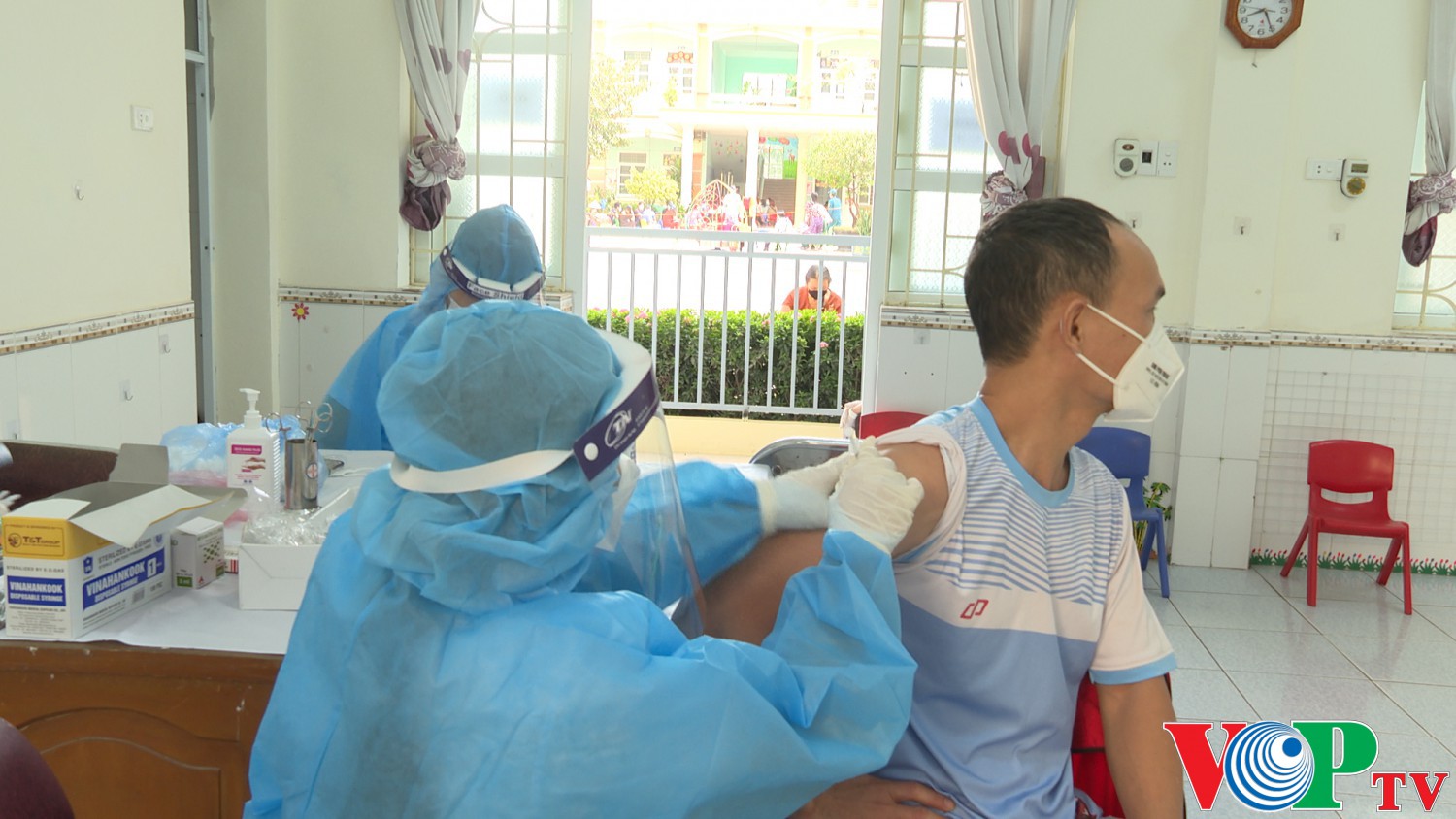 Tiêm vacxin phòng covid-19 mũi 2 cho người dân phường Trần Hưng Đạo