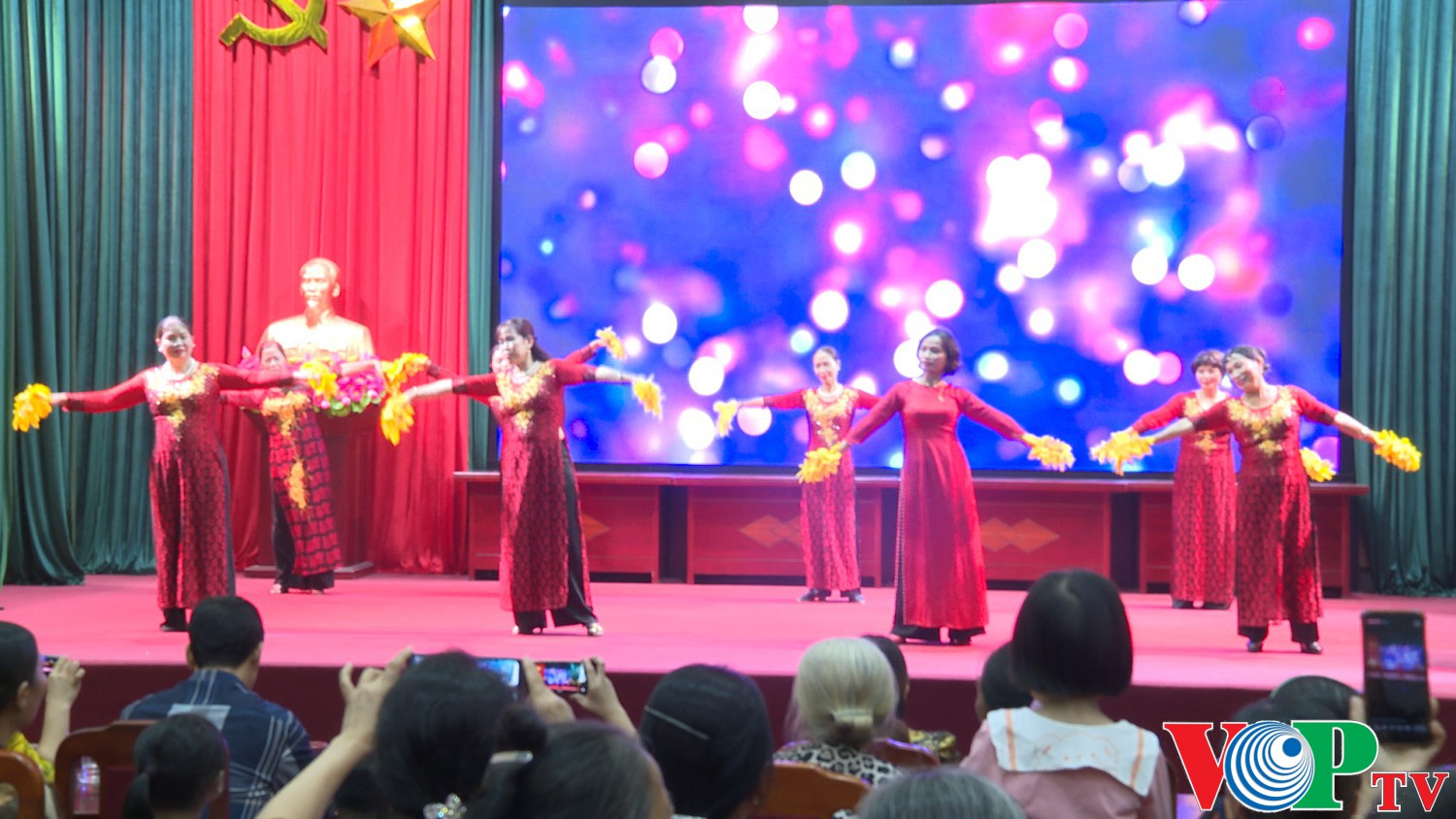 Đêm Liên hoan văn nghệ chào mừng kỷ niệm 92 năm thành lập Hội liên hiệp phụ nữ Việt Nam 20/10