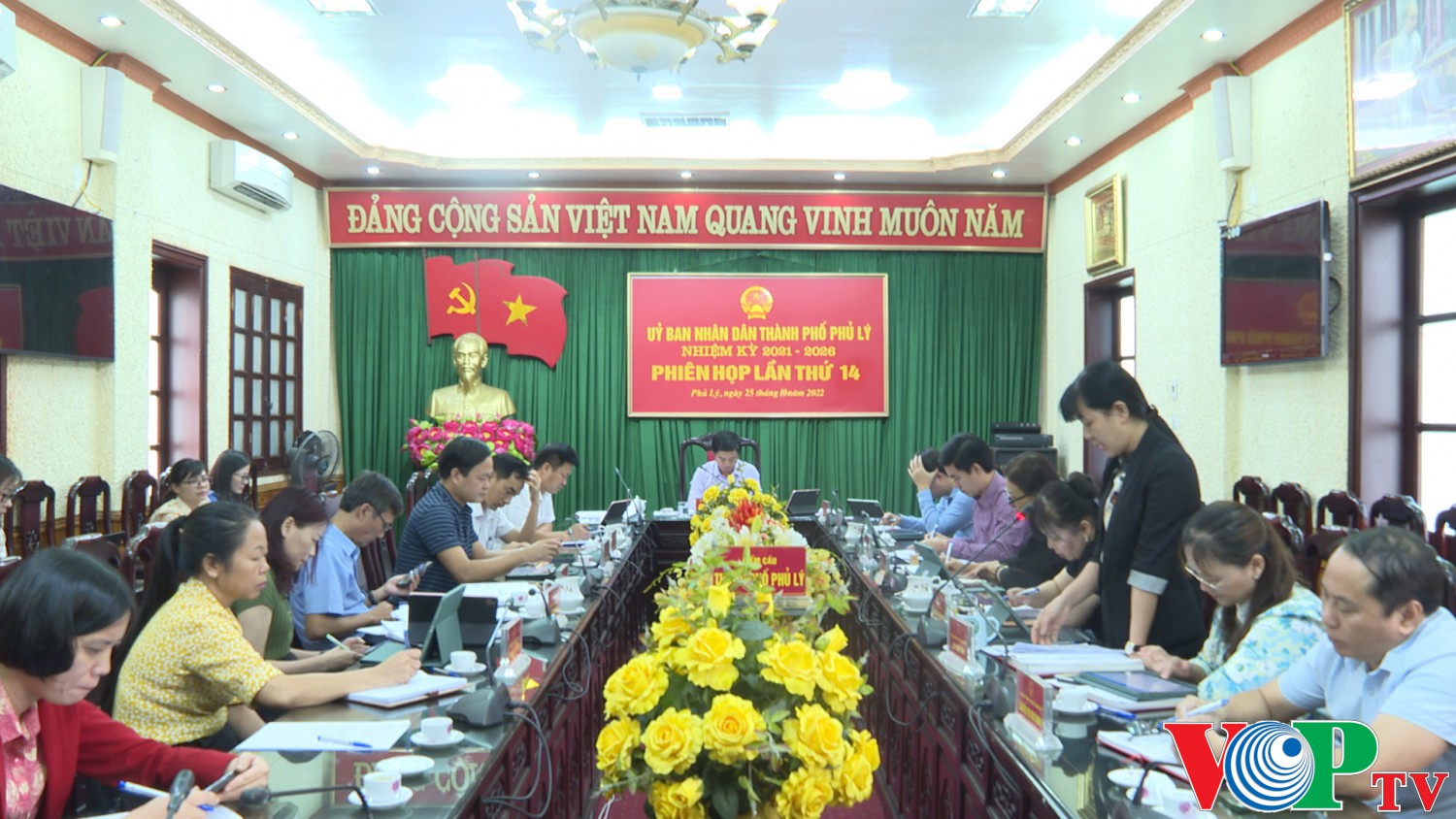 quang 00 01 40 37 Still585