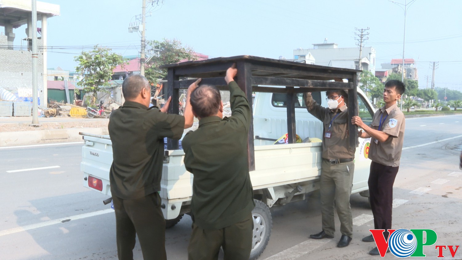 Thành phố Phủ Lý ra quân kiểm tra, xử lý vi phạm đảm bảo trật tự xây dựng đô thị, trật tự an toàn giao thông.