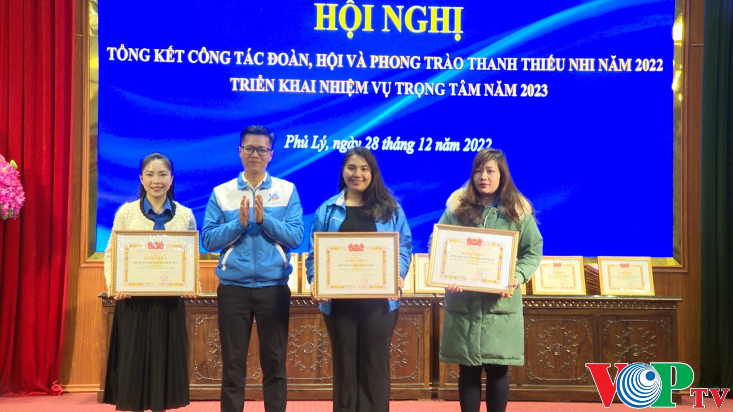 quang 00 01 58 16 Still264
