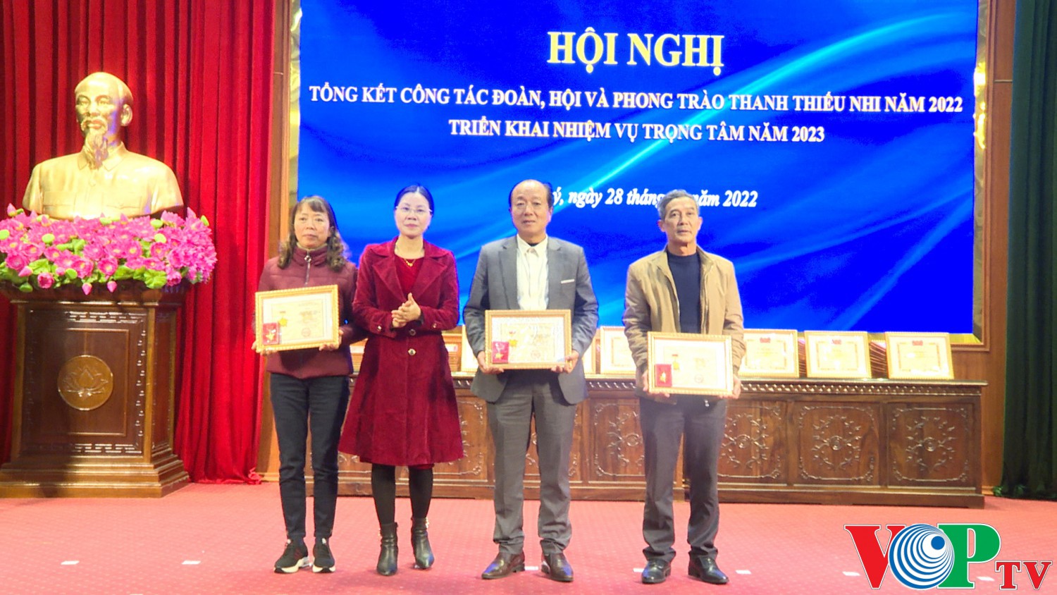 quang 00 03 08 12 Still265