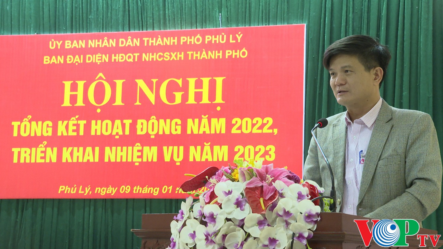 quang 00 00 37 07 Still422