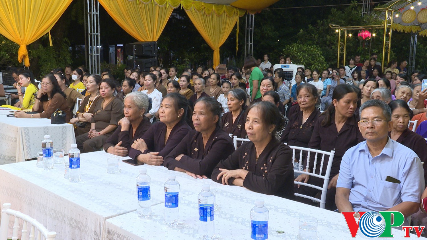 quang 00 00 47 04 Still032