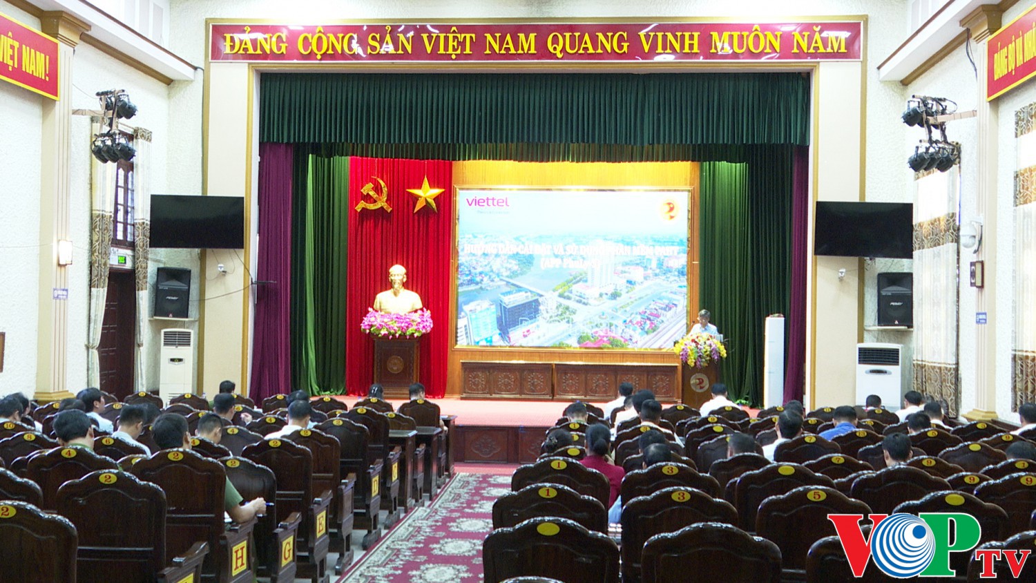 UBND thành phố Phủ Lý phối hợp với Viettel Hà Nam tổ chức tập huấn cài đặt và sử dụng phần mềm Hệ thống Phản ánh hiện trường Trung tâm điều hành đô thị thông minh Thành phố.