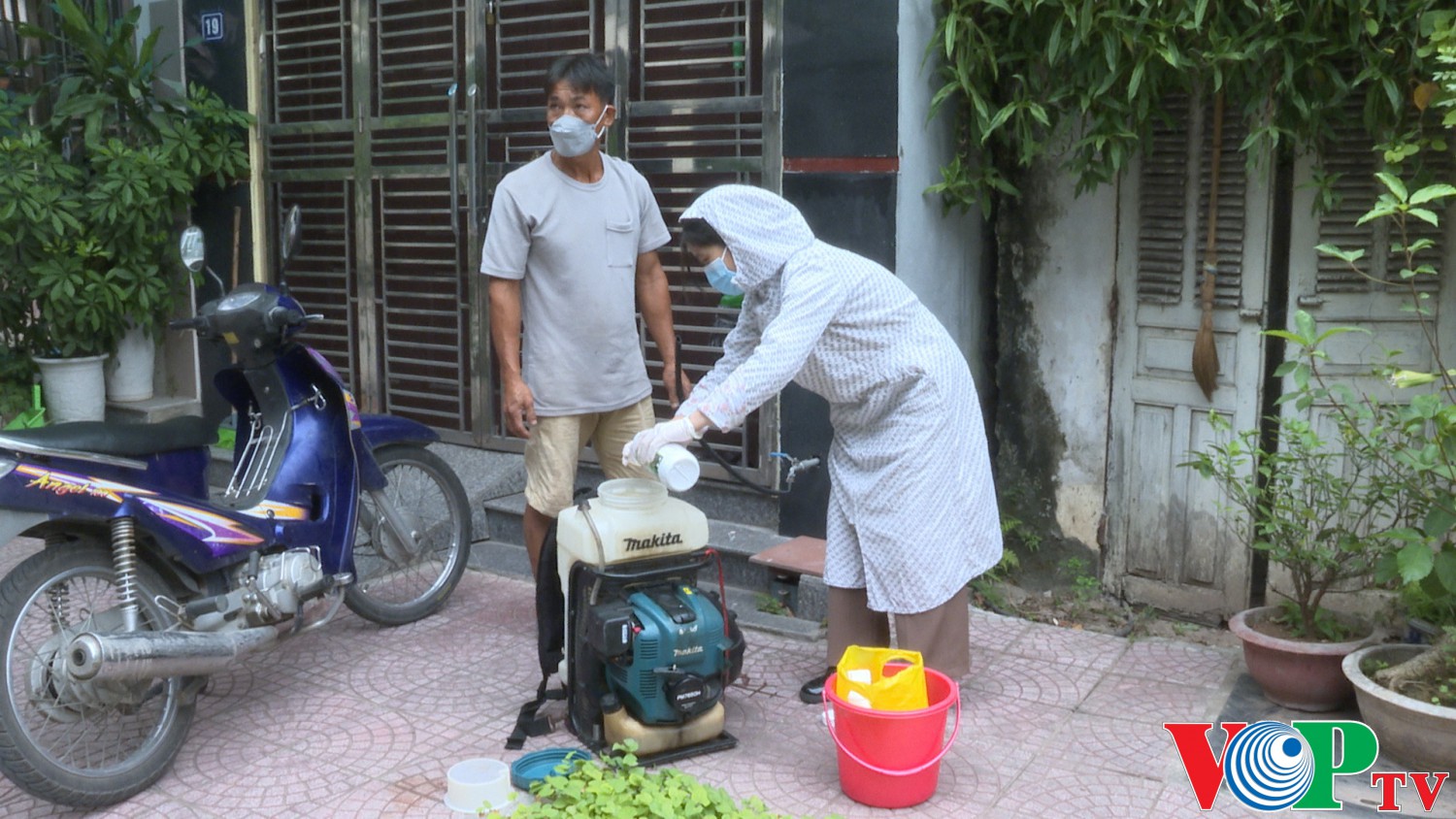 Trung tâm Y tế thành phố Phủ Lý đẩy mạnh tuyên truyền, phun hóa chất diệt muỗi