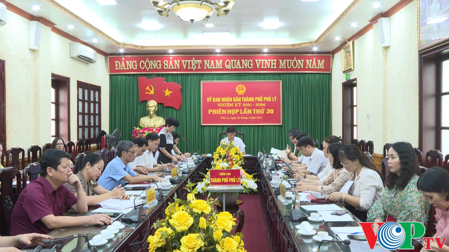 UBND thành phố Phủ Lý nhiệm kỳ 2021-2026 tổ chức phiên họp lần thứ 30