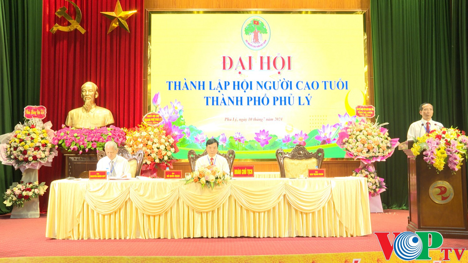 quang 00 06 29 13 Still096