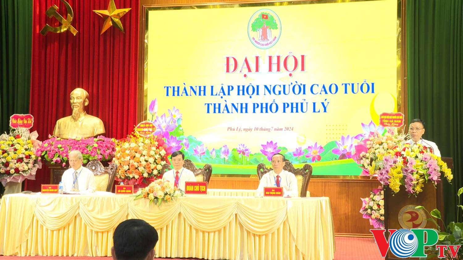 quang 00 06 57 23 Still097