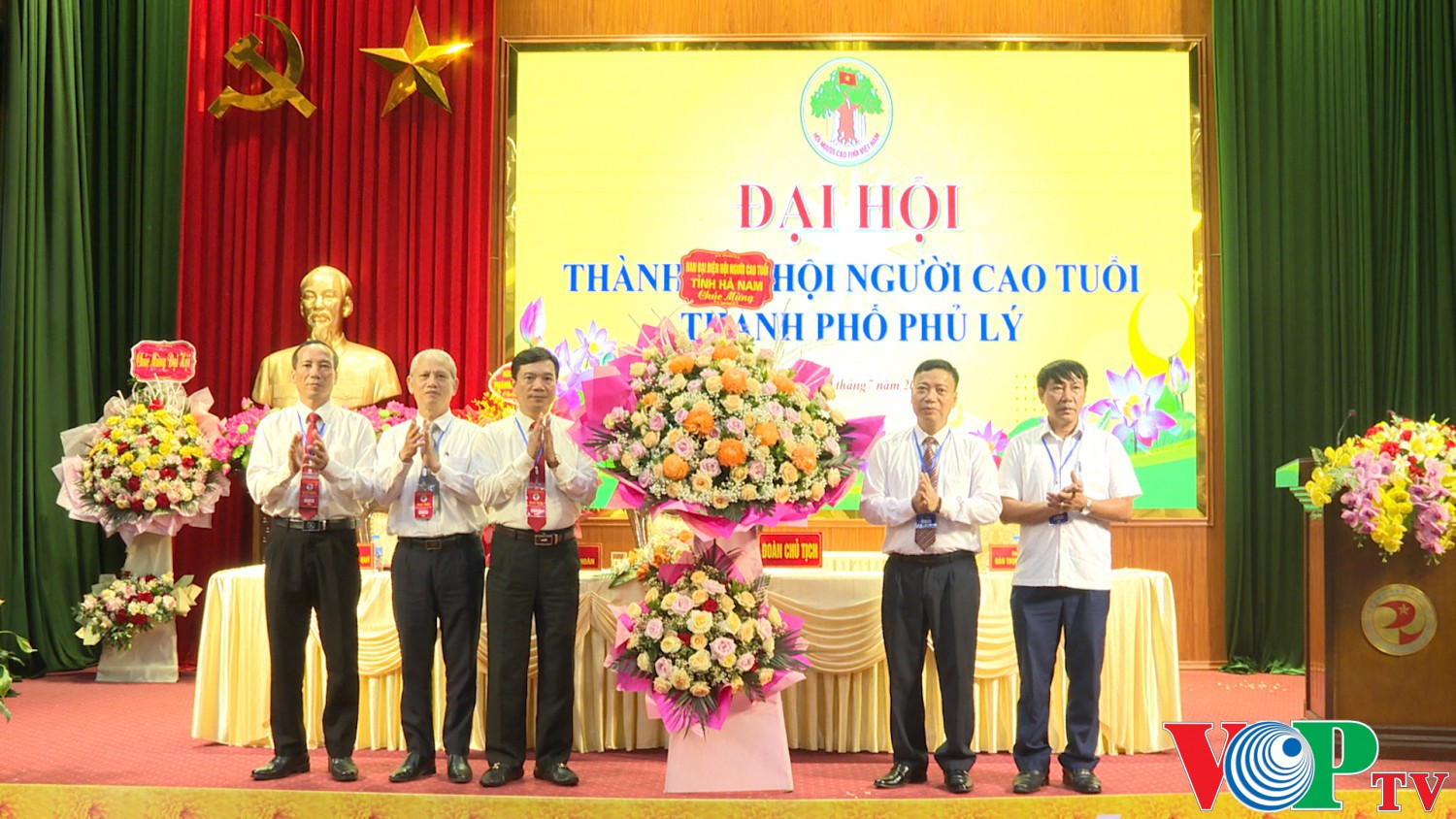quang 00 07 48 01 Still098