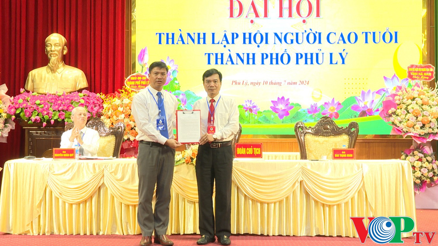 quang 00 08 35 18 Still101