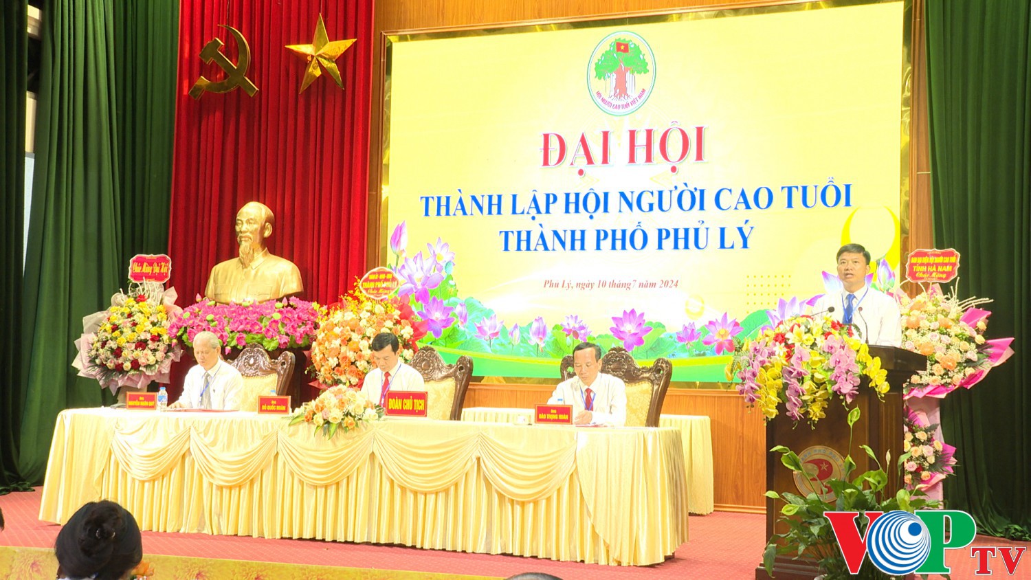 quang 00 14 43 02 Still114