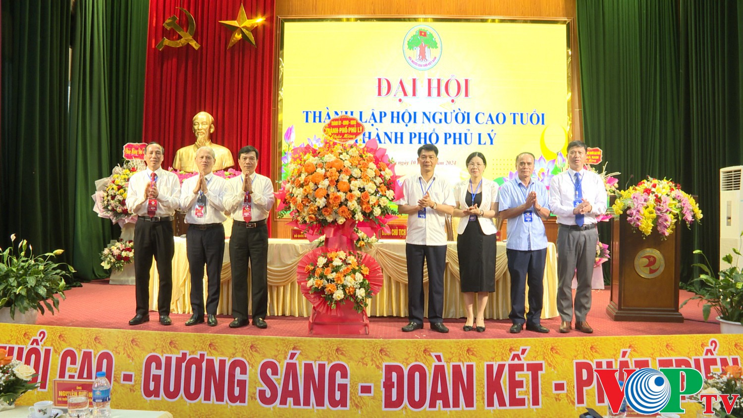 quang 00 16 06 12 Still105
