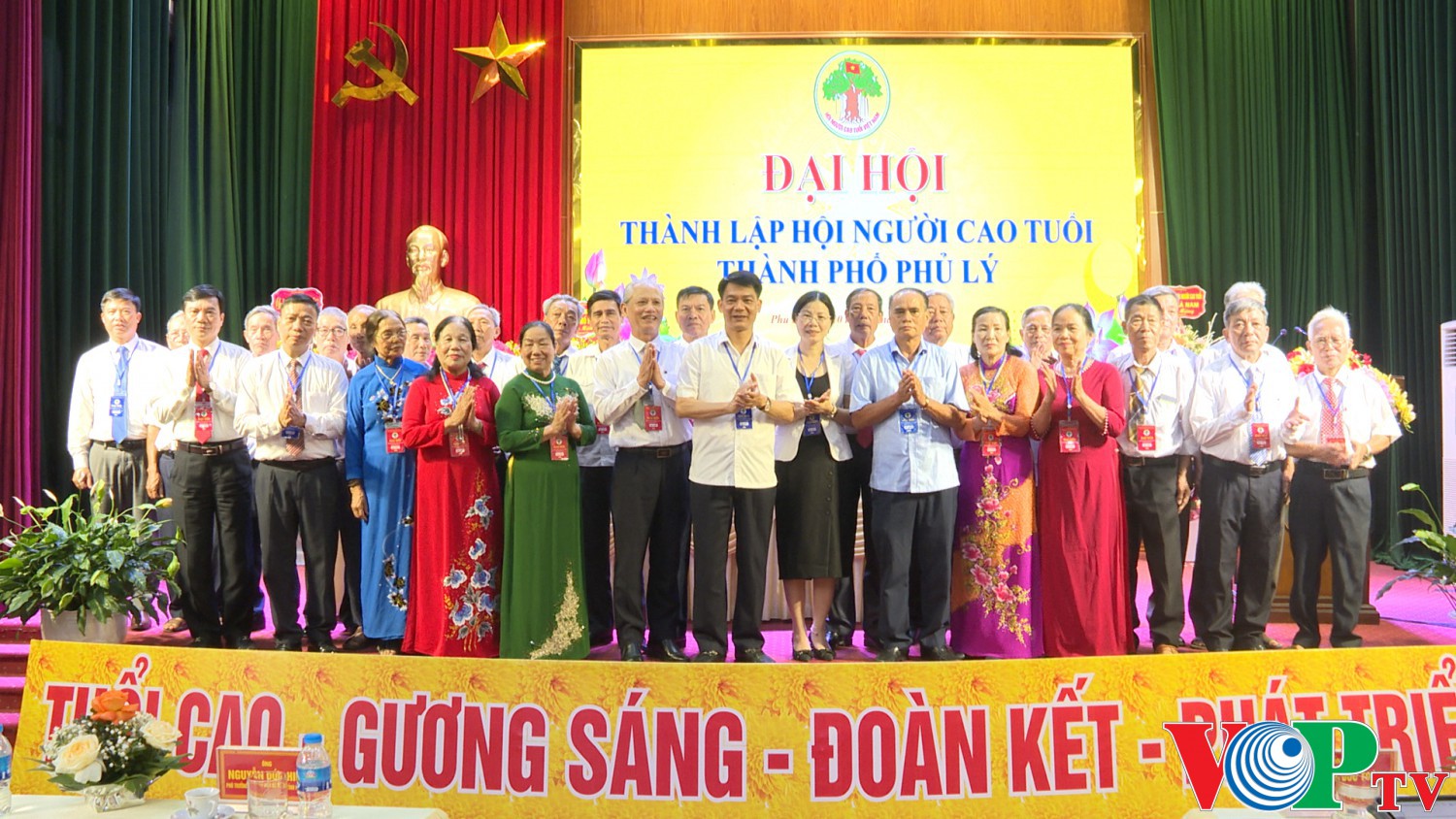 quang 00 18 12 09 Still111