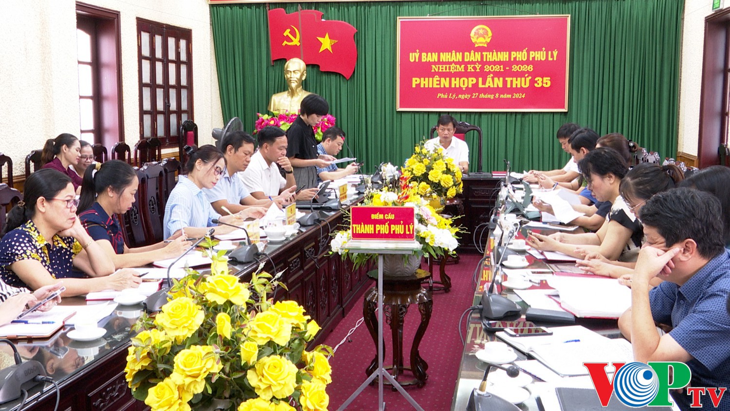 UBND thành phố tổ chức phiên họp lần thứ 35, nhiệm kỳ 2021-2026