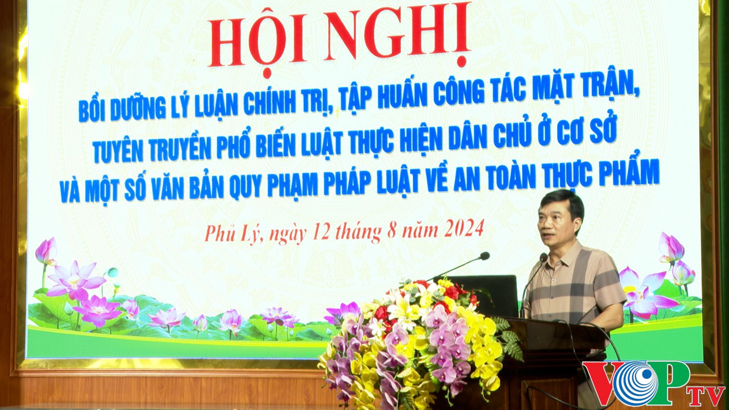 Hội nghị bồi dưỡng lý luận chính trị, tập huấn công tác mặt trận, tuyên truyền phổ biến luật thực hiện dân chủ ở cơ sở và một số văn bản quy phạm pháp luật về an toàn thực phẩm.