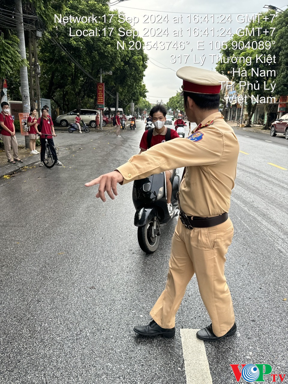 Thành phố Phủ Lý thực hiện cao điểm bảo đảm trật tự, an toàn giao thông cho lứa tuổi học sinh​.