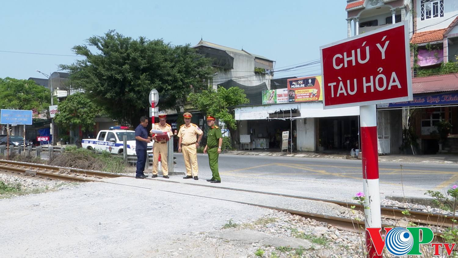 Công an thành phố Phủ Lý tổ chức kiểm tra, rà soát, thống kê lối đi tự mở trên tuyến đường sắt Hà Nội – TP. Hồ Chí Minh Thuộc địa bàn TP. Phủ Lý