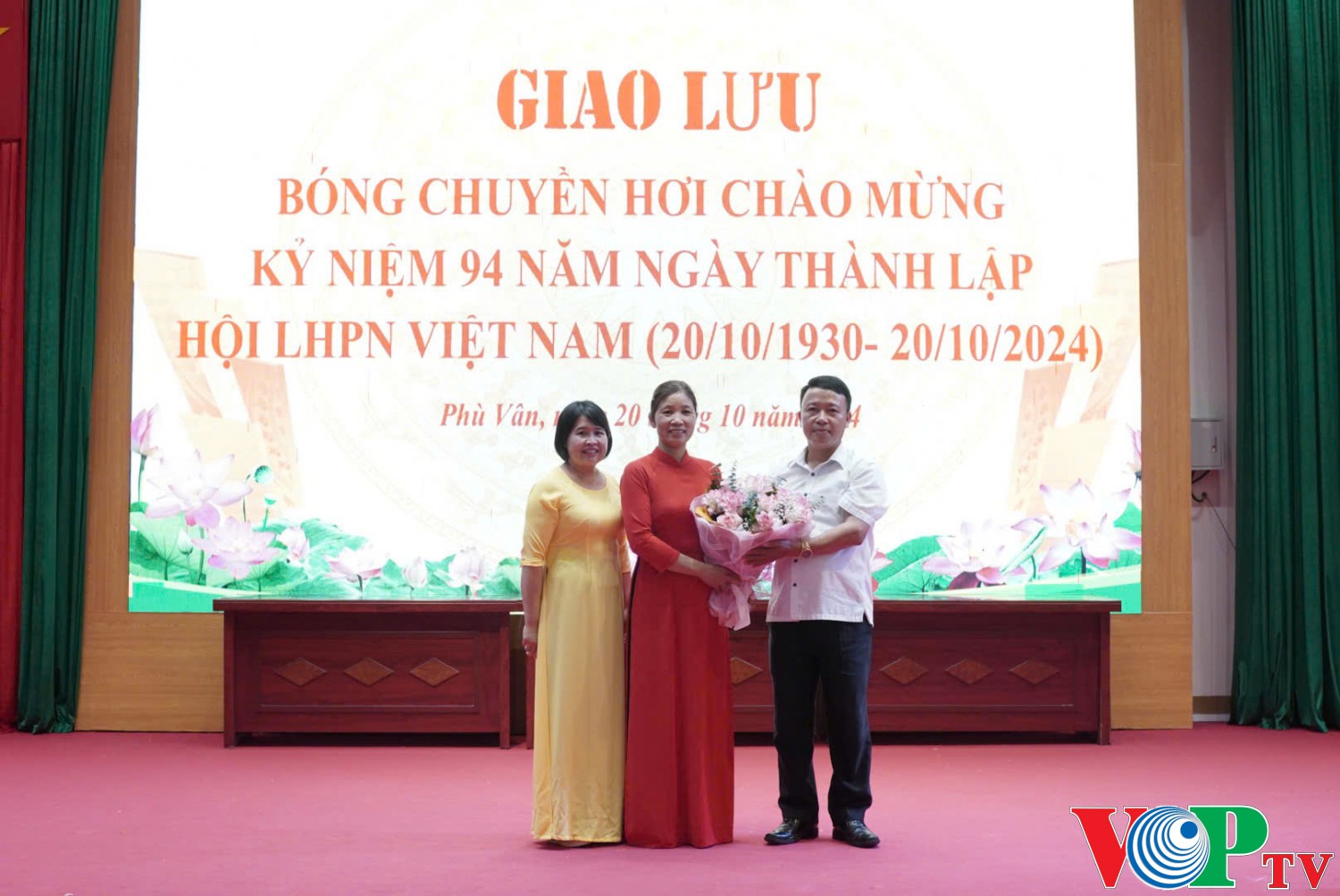 Hội LHPN xã Phù Vân tổ chức kỷ niệm 94 năm ngày thành lập Hội LHPN Việt Nam (20/10/1930-20/10/2024), 14 năm ngày phụ nữ Việt Nam và giao lưu bóng chuyền hơi nữ