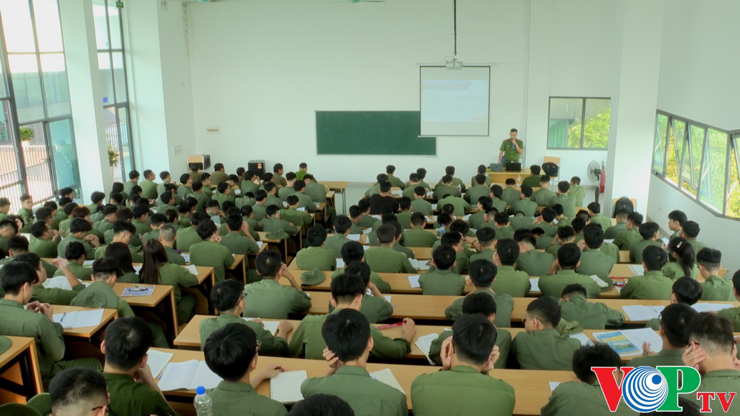 Công an xã Tiên Tân tổ chức Tuyên truyền các hình thức lừa đảo chiếm đoạt tài sản trên không gian mạng
