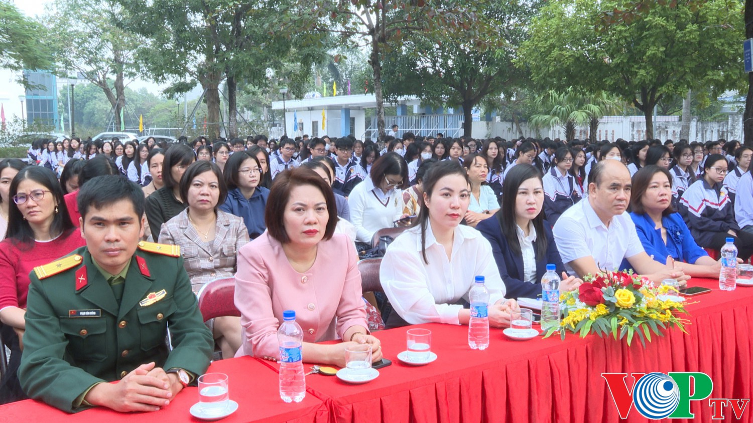 Ban tuyên giáo Thành ủy tuyên truyền về truyền thống 80 năm thành lập Quân đội nhân dân Việt Nam, 35 năm ngày hội Quốc phòng toàn dân cho học sinh trường THPT Chuyên Biên Hòa