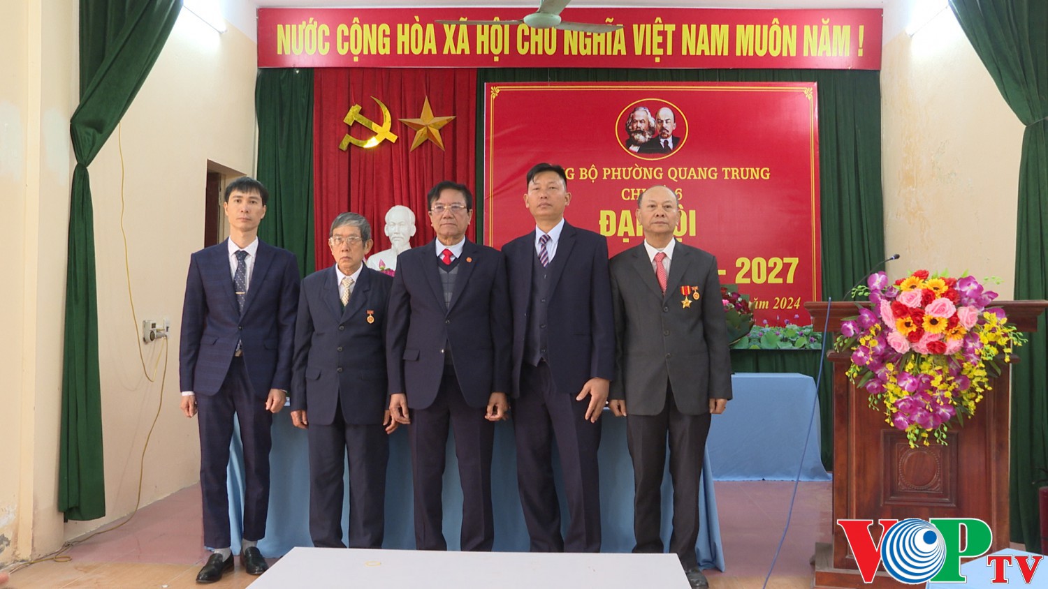 quang 00 12 32 07 Still164