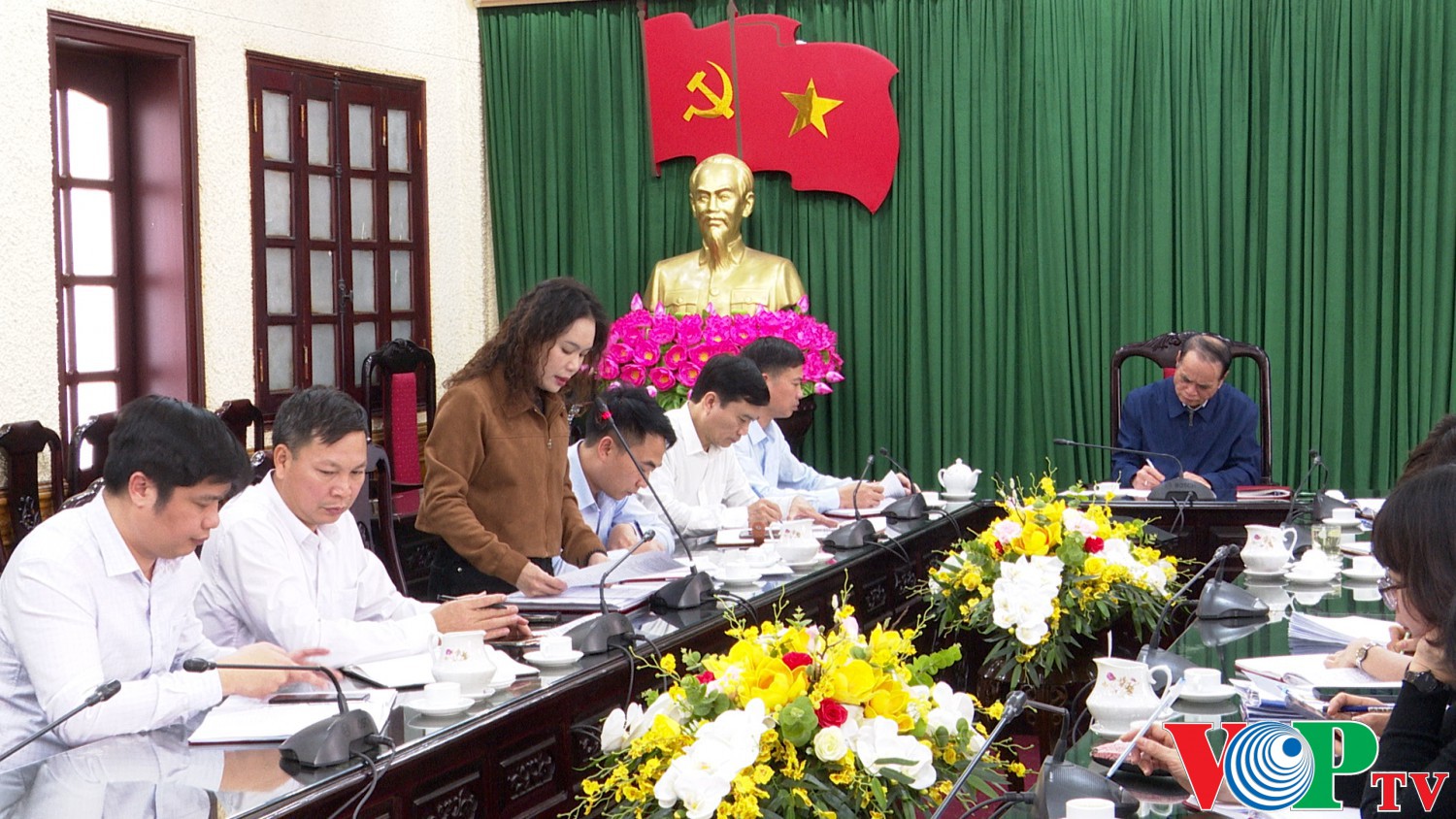DUNG TIN 00 01 57 06 Still431