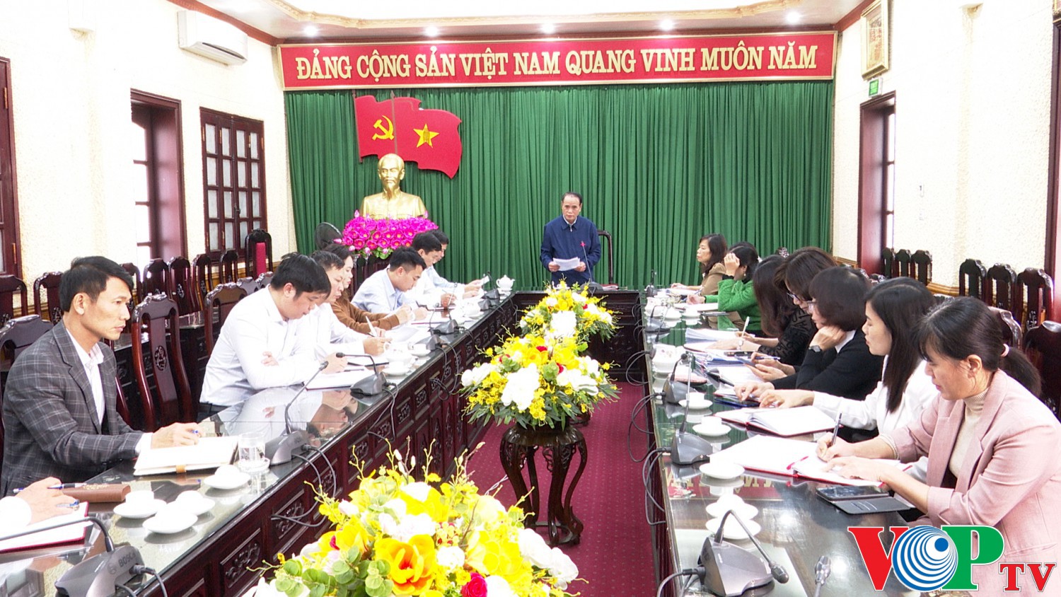 DUNG TIN 00 02 05 18 Still432