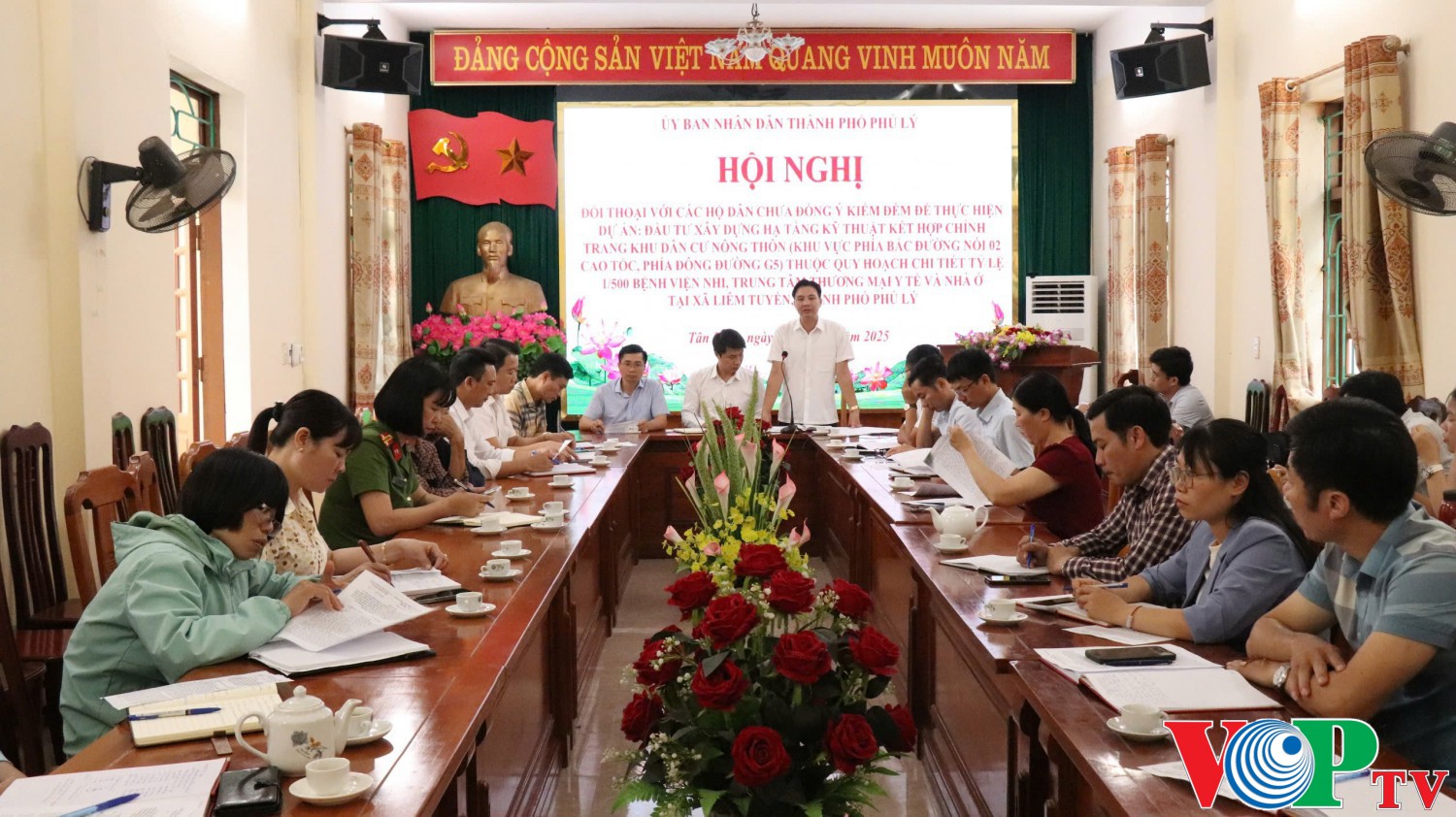 Ban cưỡng chế thu hồi đất thành phố Phủ Lý tổ chức Hội nghị đối thoại với các hộ gia đình, cá nhân không chấp hành quyết định thu hồi đất, quyết định kiểm đếm bắt buộc của cấp có thẩm quyền để thực hiện các dự án.