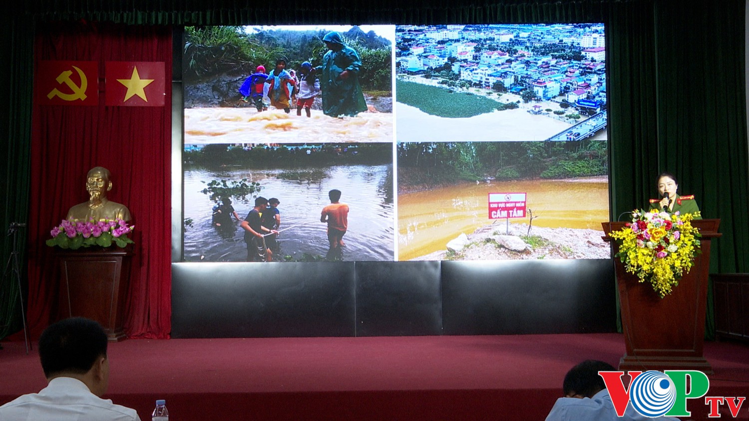 Công an phường Thanh Tuyền phối hợp với Đoàn thanh niên phường tuyên truyền, hướng dẫn kỹ năng tự bảo vệ bản thân, phòng tránh tai nạn thương tích cho lứa tuổi học sinh.
