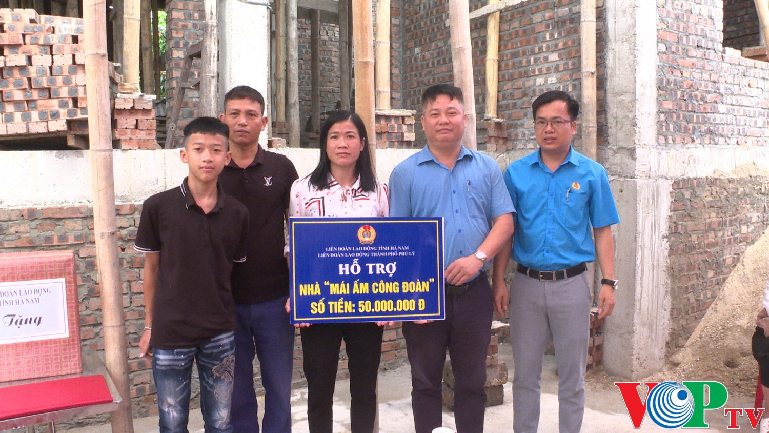tin 00 04 47 37 Still435