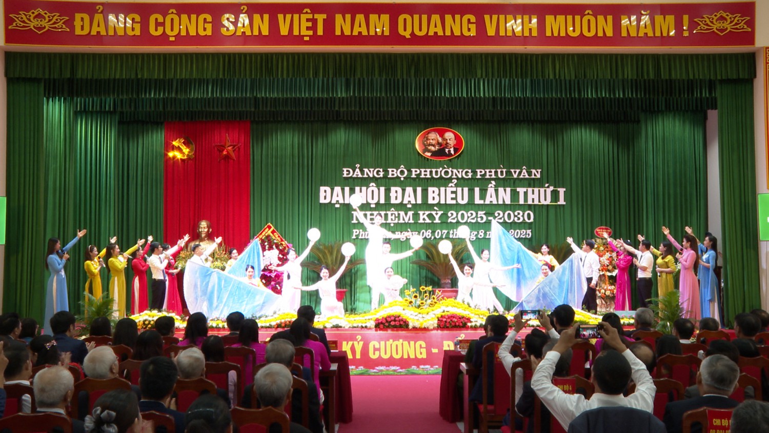 Đảng bộ phường Phù Vân, tỉnh Ninh Bình tổ chức Đại hội đại biểu Đảng bộ phường lần thứ I, nhiệm kỳ 2025-2030