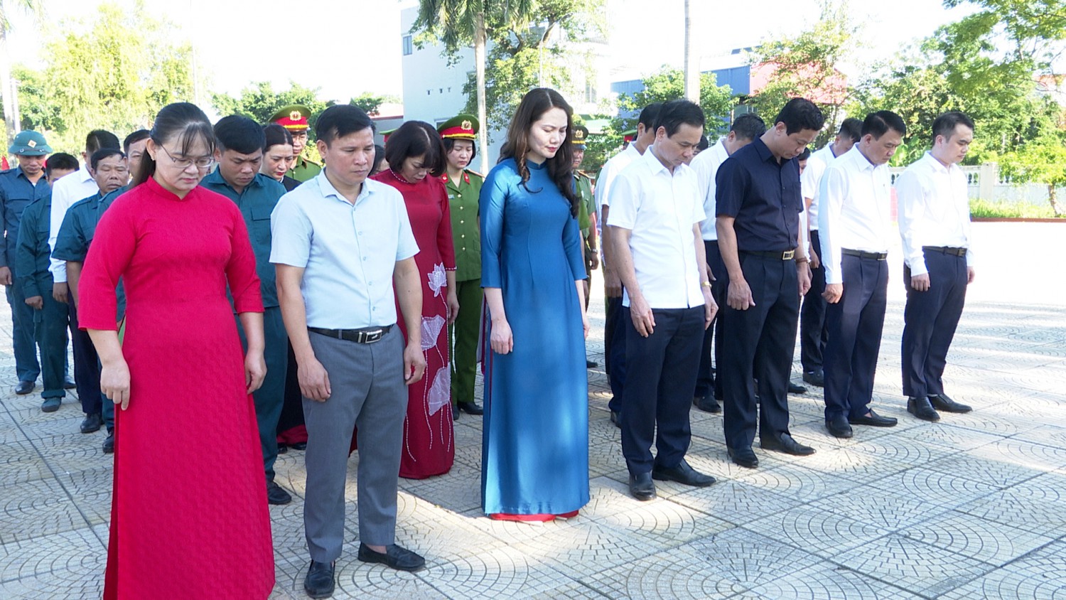 Phường Châu Sơn tổ chức dâng hương tại Nghĩa trang Liệt sỹ trước thềm Đại hội Đảng bộ phường lần thứ I, nhiệm kỳ 2025-2030